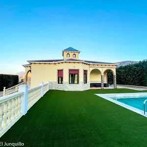 Villa El Junquillo, Cuevas De San Marcos